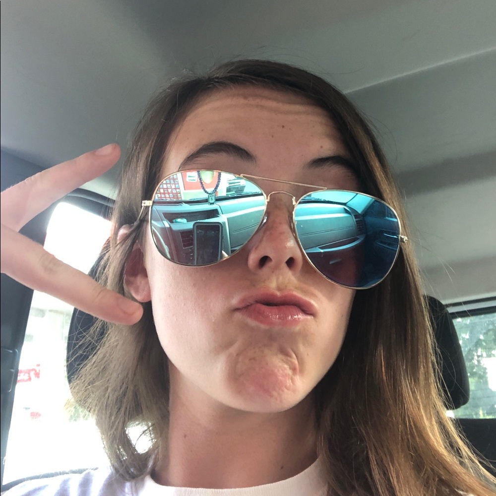 Meet your Posher, Mckenzie